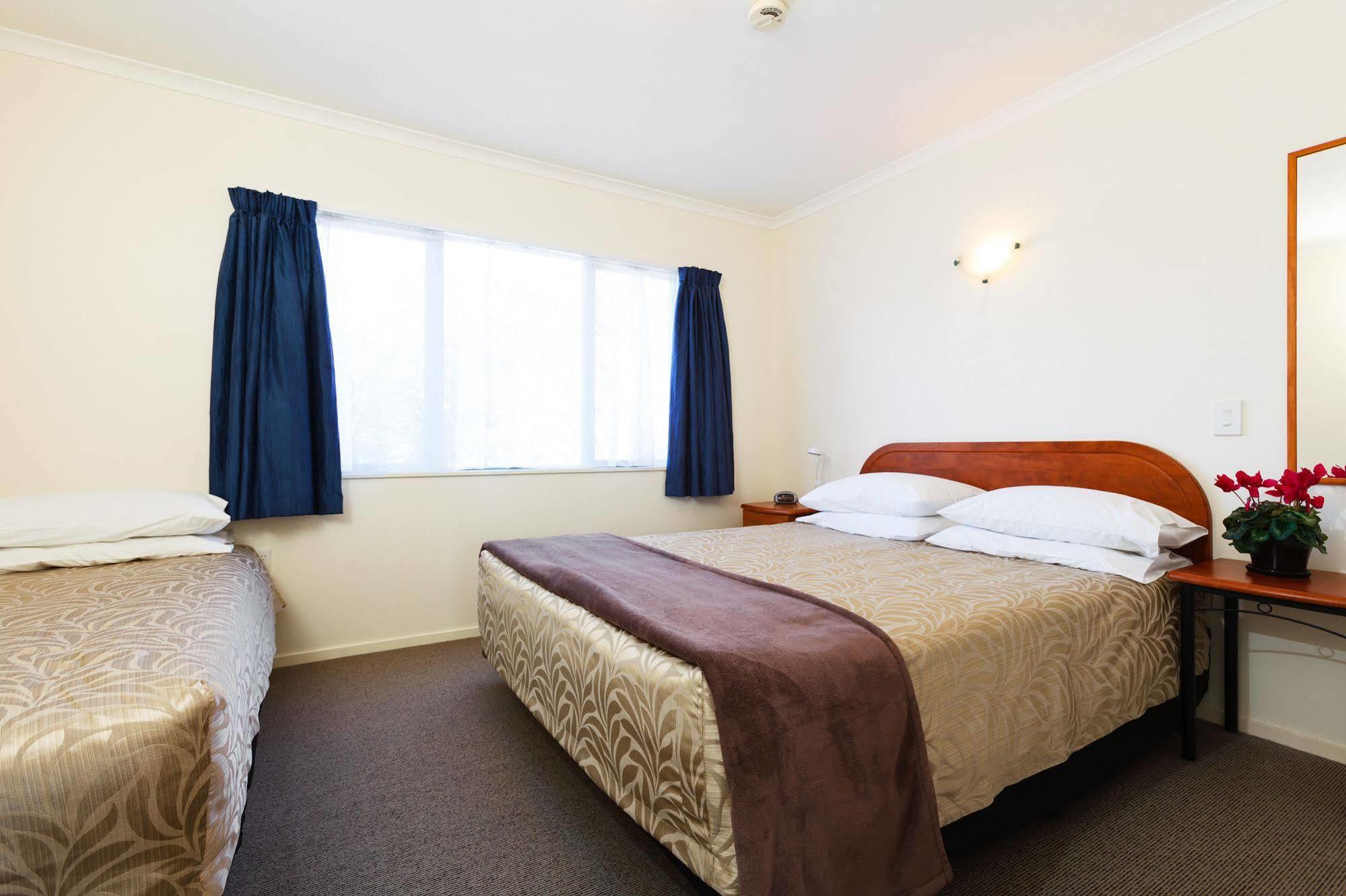 Elliotts Kapiti Coast Motor Lodge Paraparaumu Exterior photo