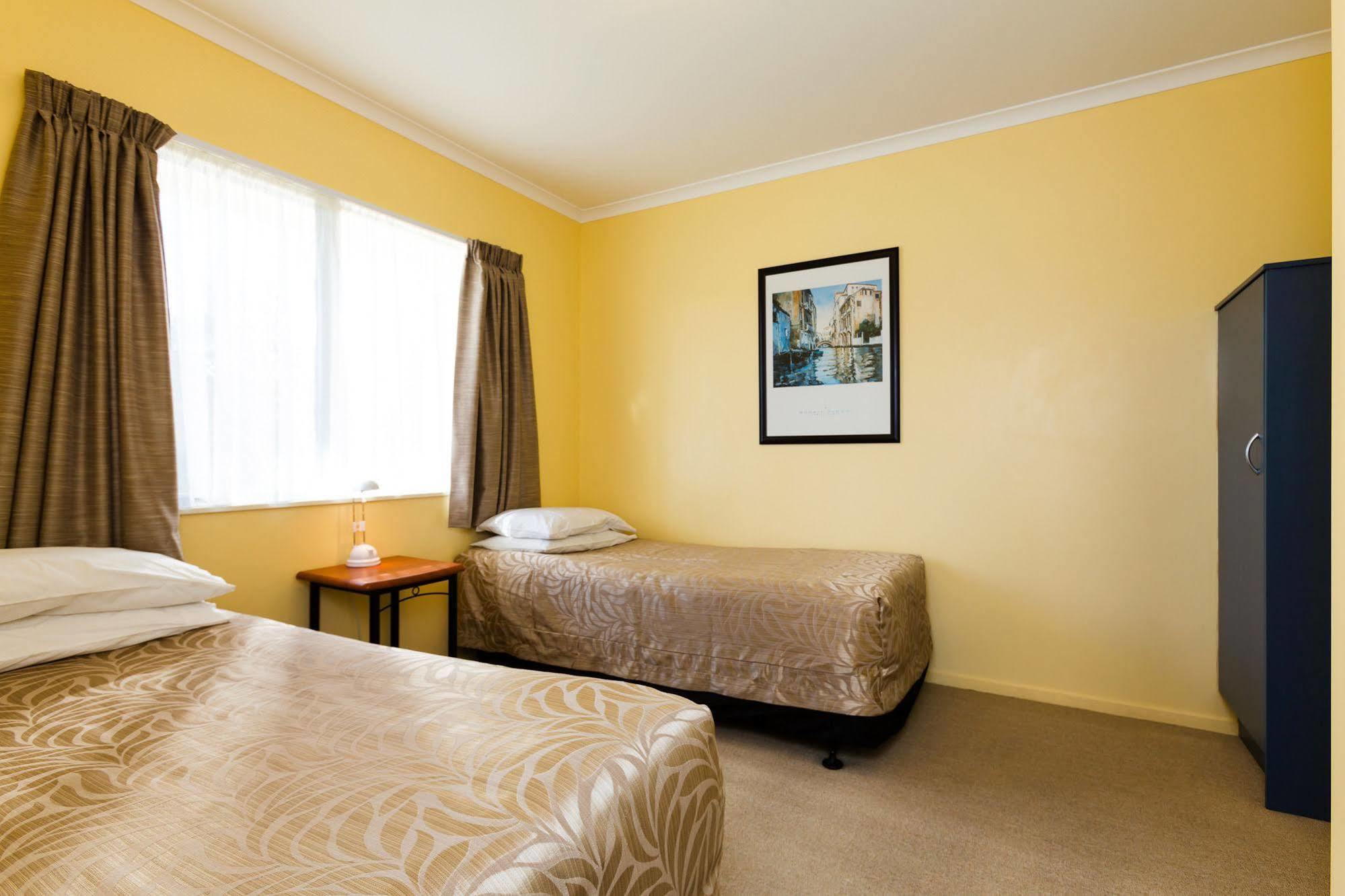 Elliotts Kapiti Coast Motor Lodge Paraparaumu Exterior photo